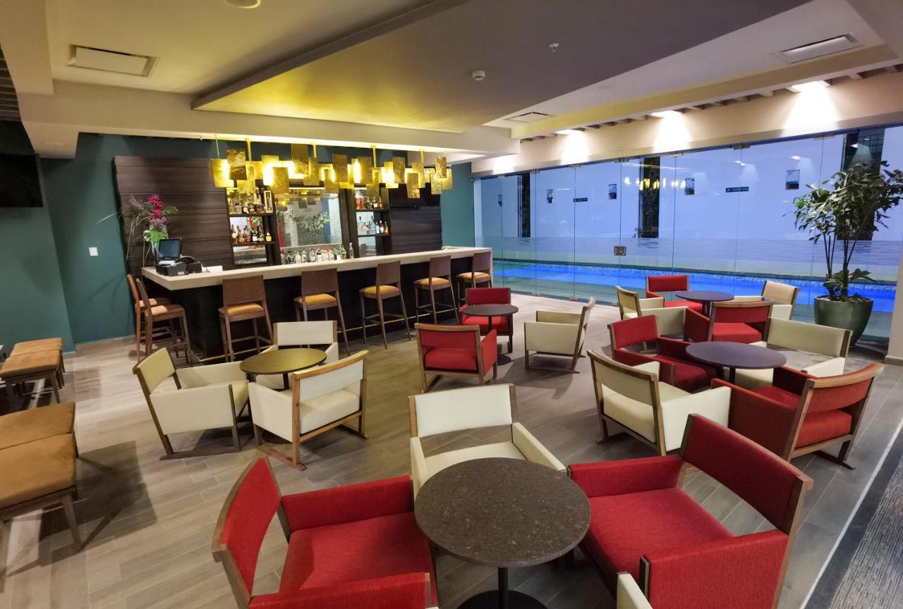 Metria Hotel Leon Exterior photo The lounge at the airport