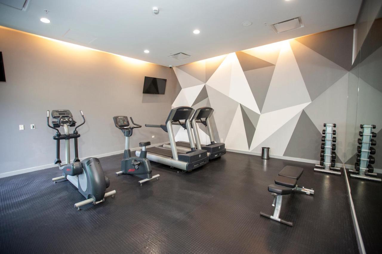 Metria Hotel Leon Exterior photo The gym at the hotel