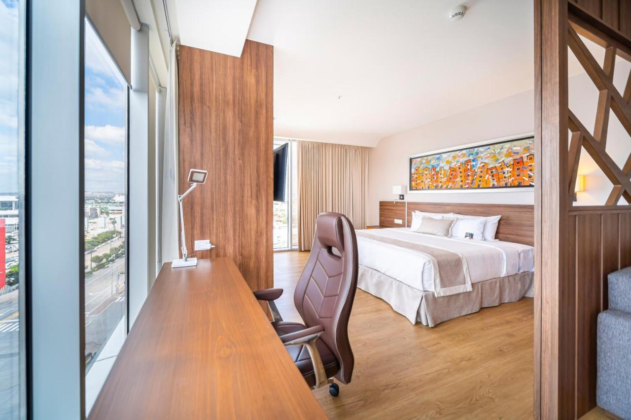 Metria Hotel Leon Exterior photo Suite