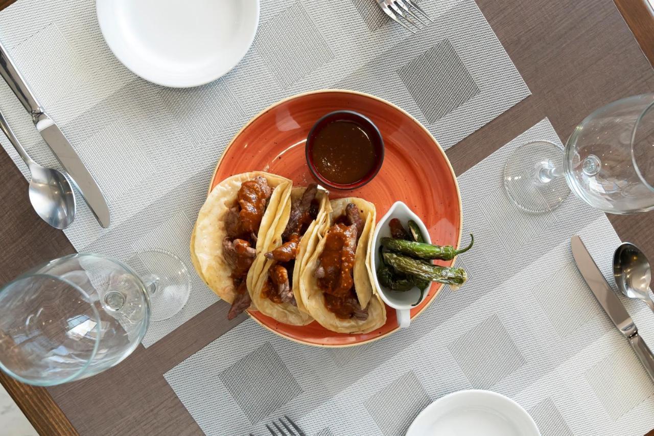 Metria Hotel Leon Exterior photo Tacos