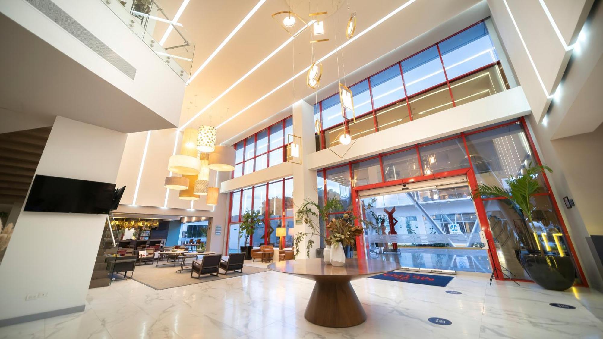 Metria Hotel Leon Exterior photo Lobby