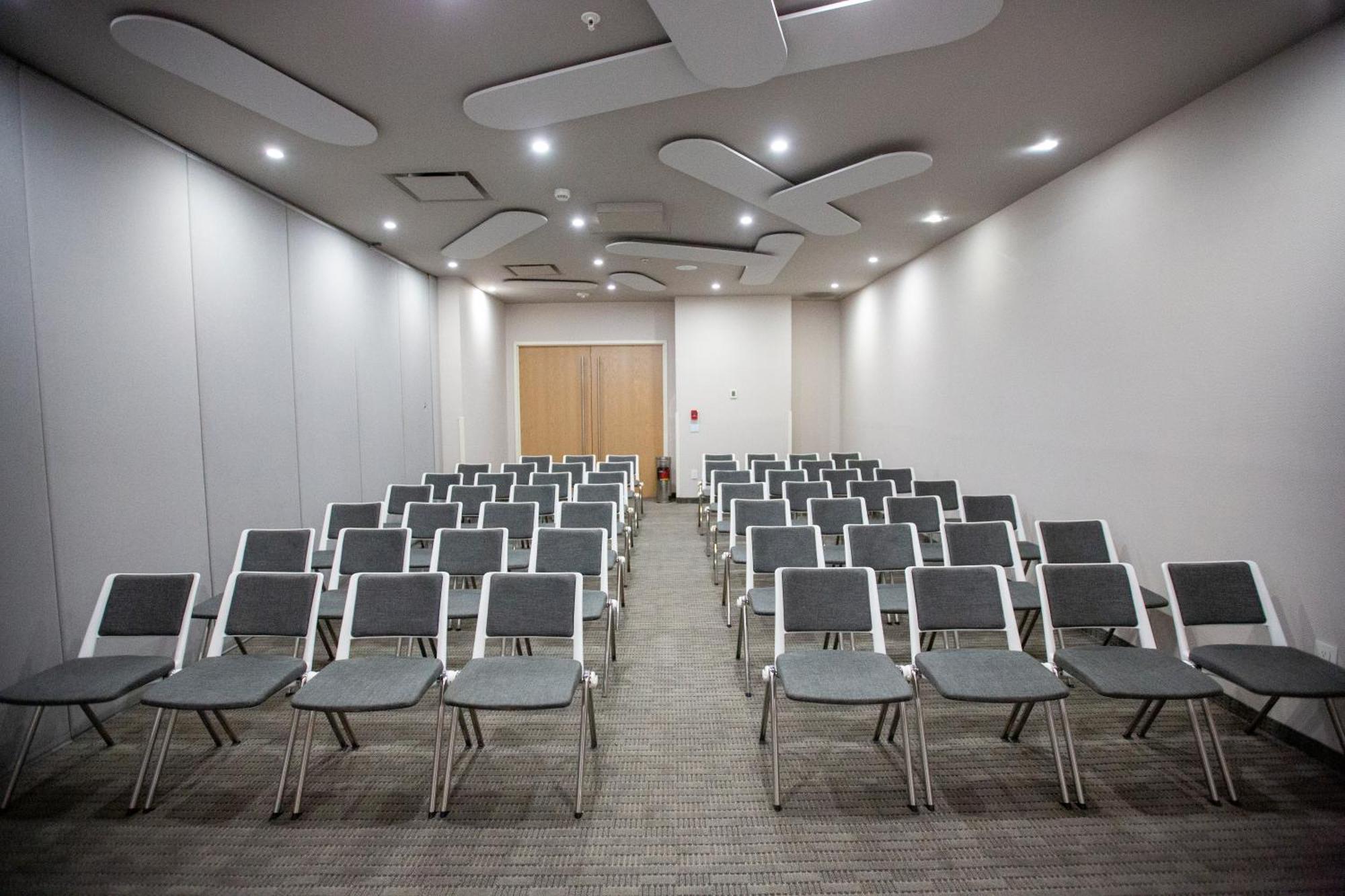 Metria Hotel Leon Exterior photo The lecture theatre