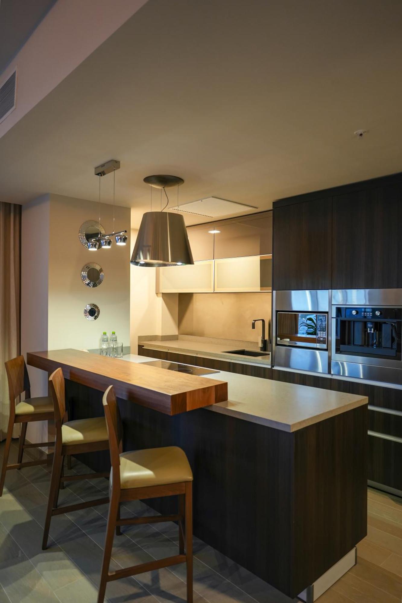 Metria Hotel Leon Exterior photo A modern kitchen